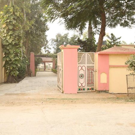 The Karnal Resort Esterno foto
