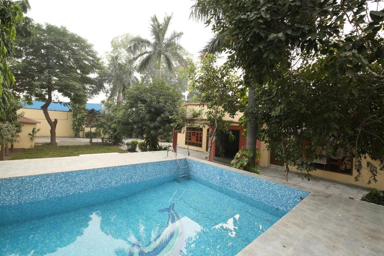 The Karnal Resort Esterno foto