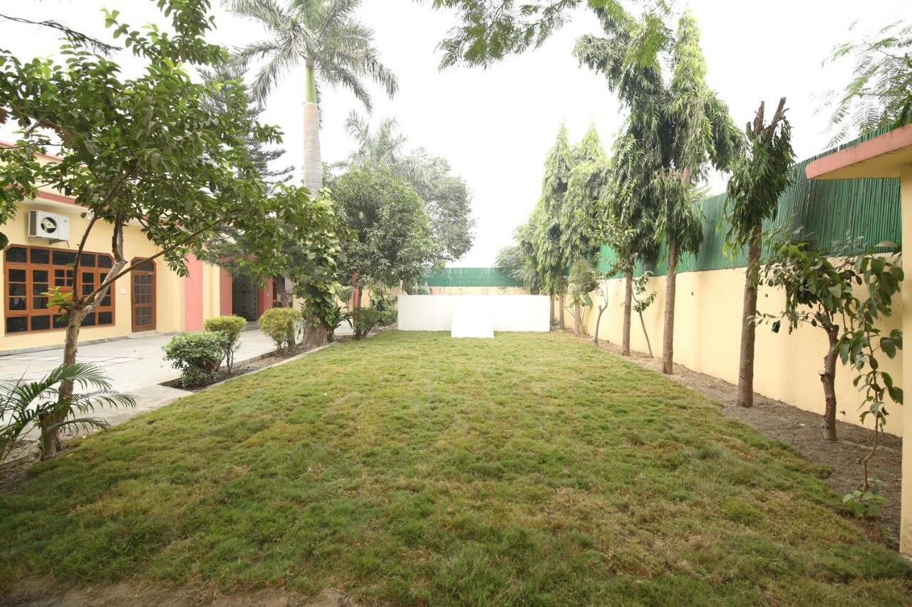 The Karnal Resort Esterno foto