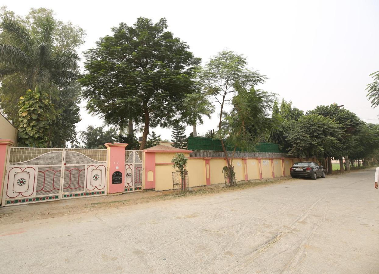 The Karnal Resort Esterno foto