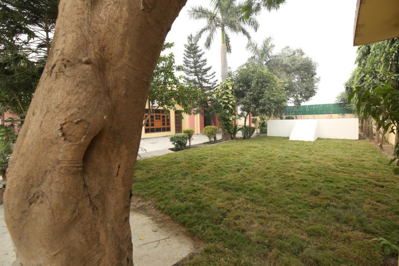 The Karnal Resort Esterno foto